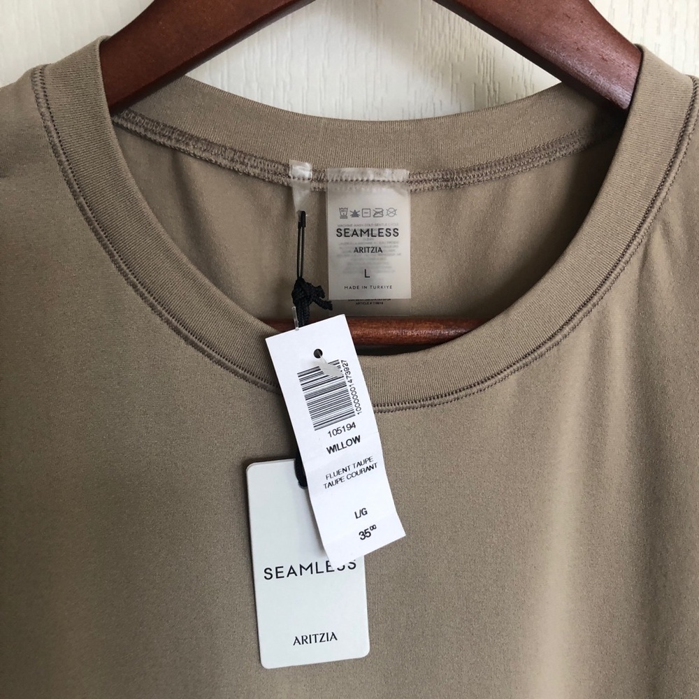 Aritzia seamless willow t-shirt in fluent taupe - Picture 5 of 5